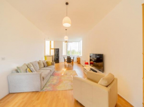 Pass the Keys Spacious 1 Bedroom Condo in the Royal Docks